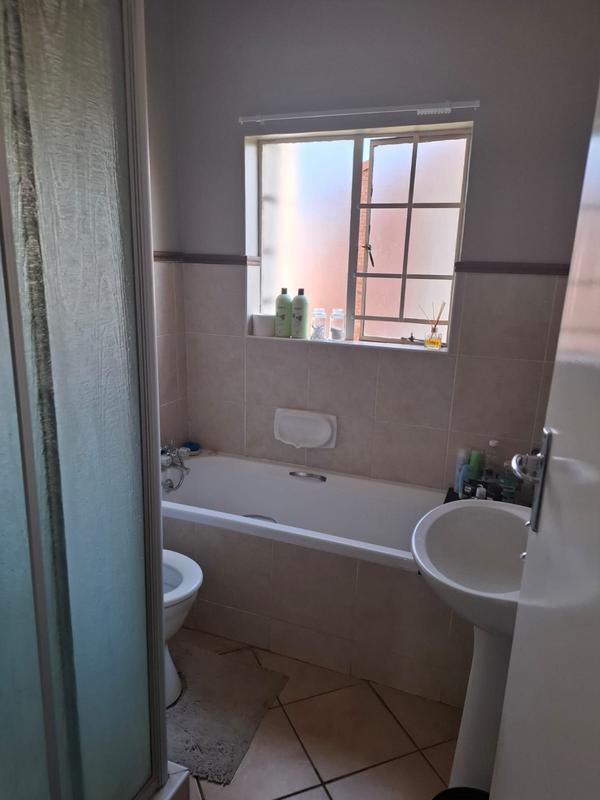 To Let 2 Bedroom Property for Rent in Mooikloof Ridge Gauteng