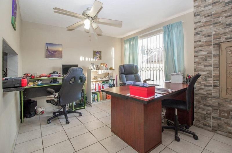 2 Bedroom Property for Sale in Hennopspark Gauteng