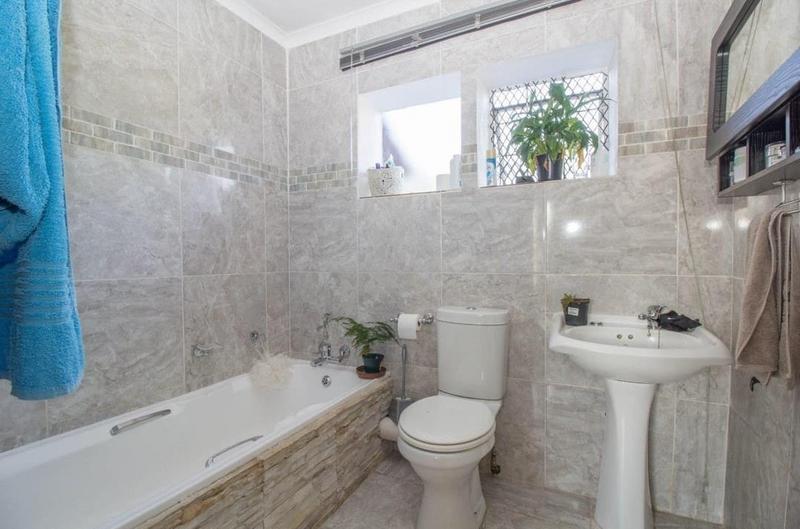 2 Bedroom Property for Sale in Hennopspark Gauteng