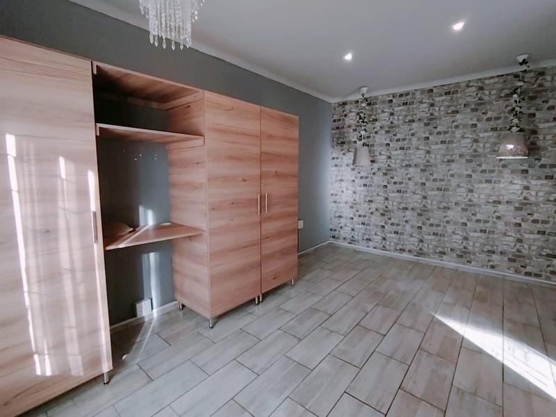 2 Bedroom Property for Sale in Rooihuiskraal North Gauteng