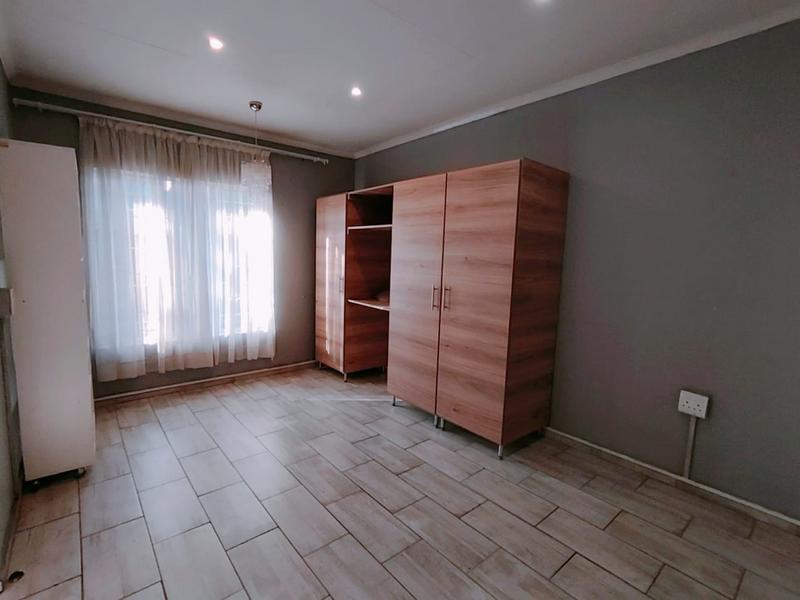 2 Bedroom Property for Sale in Rooihuiskraal North Gauteng