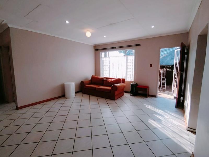 2 Bedroom Property for Sale in Rooihuiskraal North Gauteng