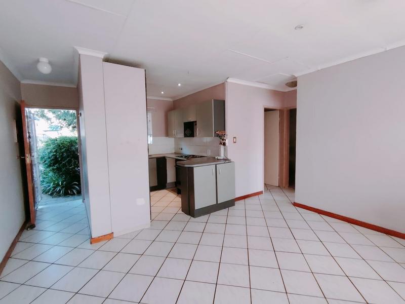 2 Bedroom Property for Sale in Rooihuiskraal North Gauteng