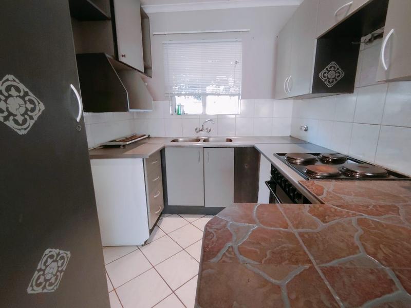 2 Bedroom Property for Sale in Rooihuiskraal North Gauteng