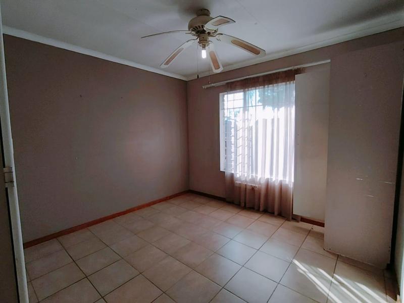 2 Bedroom Property for Sale in Rooihuiskraal North Gauteng