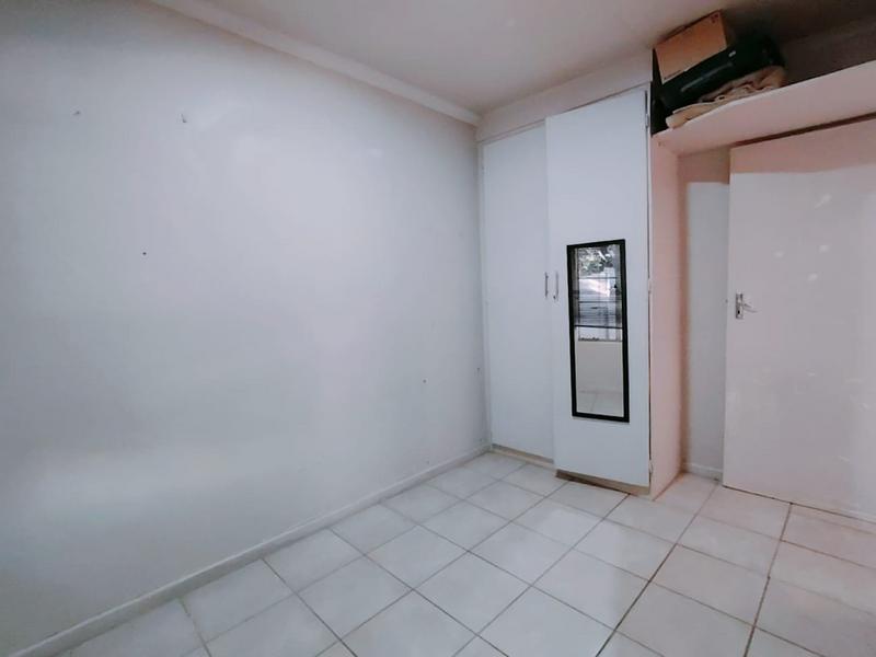 2 Bedroom Property for Sale in Rooihuiskraal North Gauteng