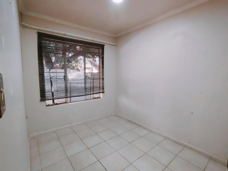 2 Bedroom Property for Sale in Rooihuiskraal North Gauteng