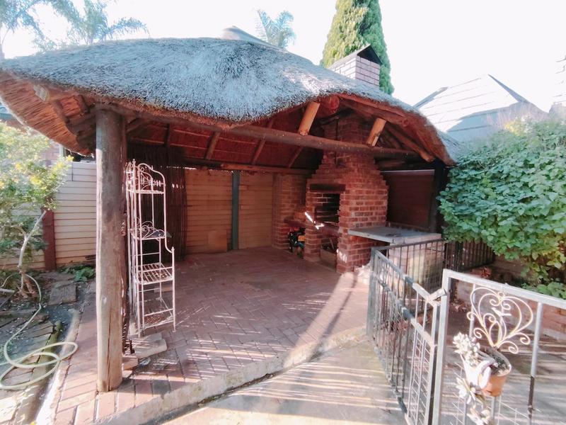 2 Bedroom Property for Sale in Rooihuiskraal North Gauteng