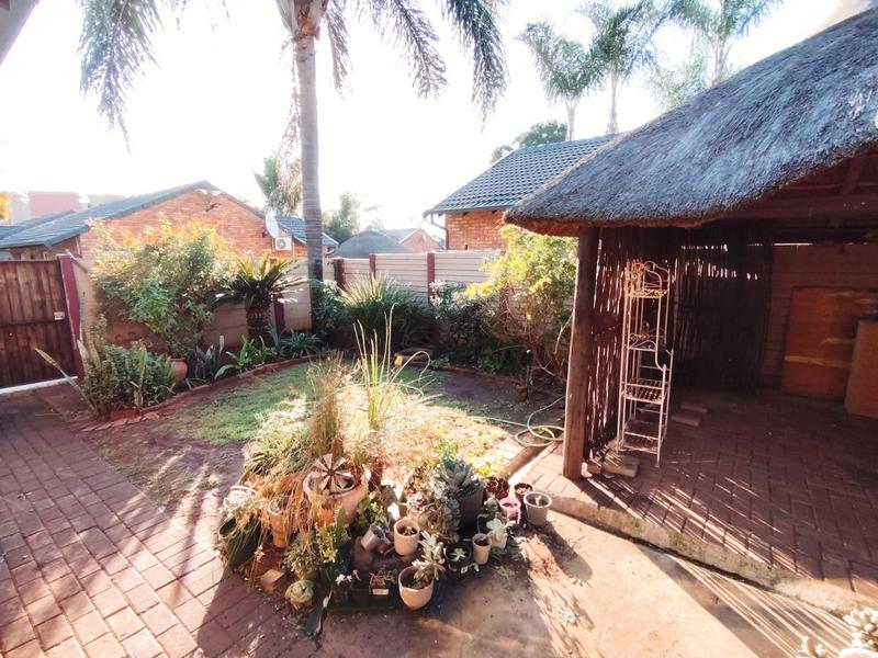 2 Bedroom Property for Sale in Rooihuiskraal North Gauteng