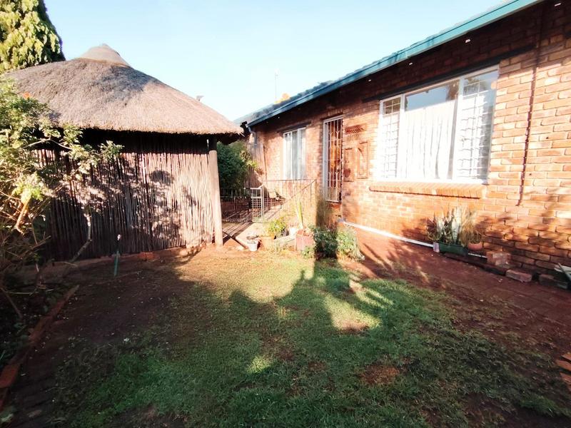 2 Bedroom Property for Sale in Rooihuiskraal North Gauteng