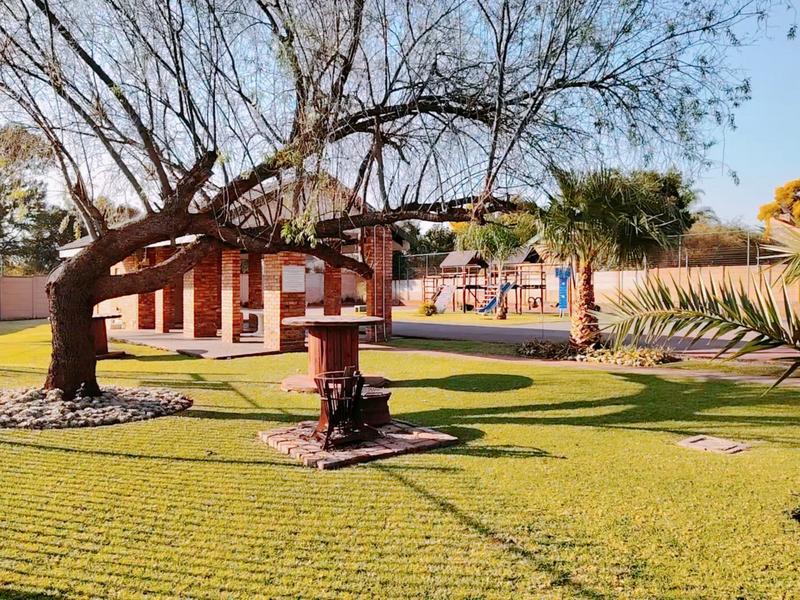 2 Bedroom Property for Sale in Rooihuiskraal North Gauteng