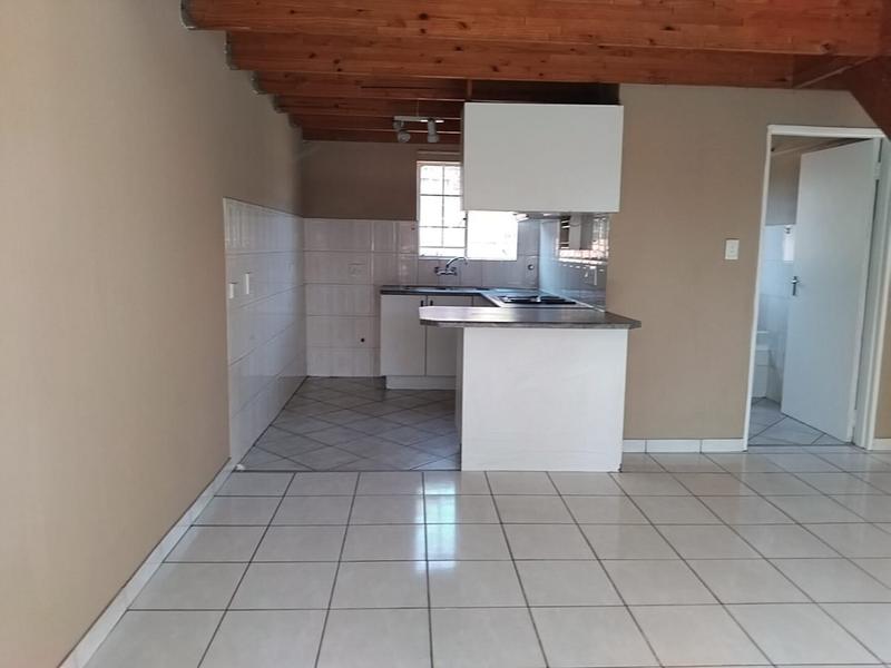 To Let 2 Bedroom Property for Rent in Weltevreden Park Gauteng
