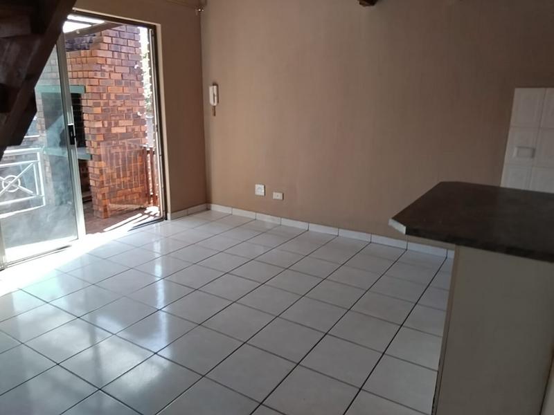 To Let 2 Bedroom Property for Rent in Weltevreden Park Gauteng