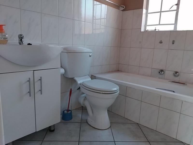To Let 2 Bedroom Property for Rent in Weltevreden Park Gauteng