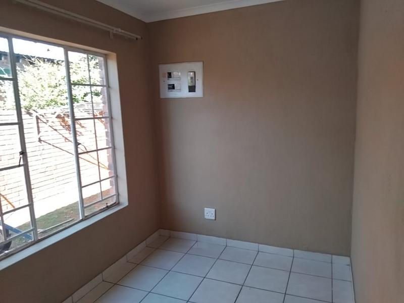 To Let 2 Bedroom Property for Rent in Weltevreden Park Gauteng