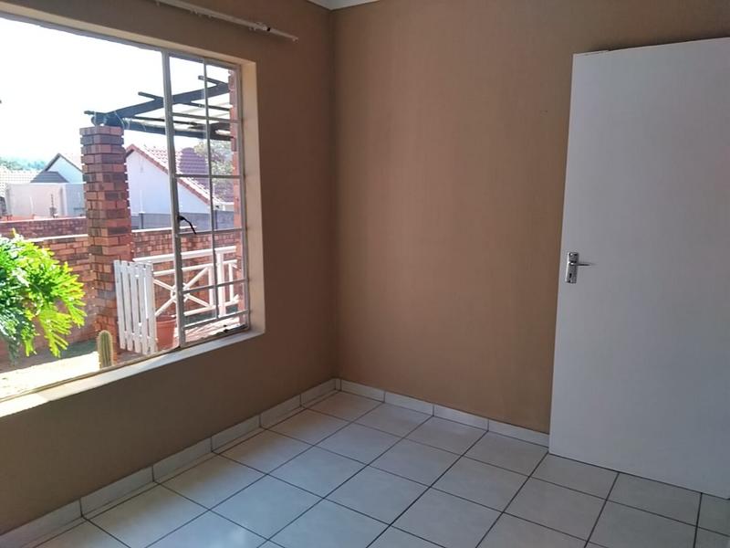 To Let 2 Bedroom Property for Rent in Weltevreden Park Gauteng