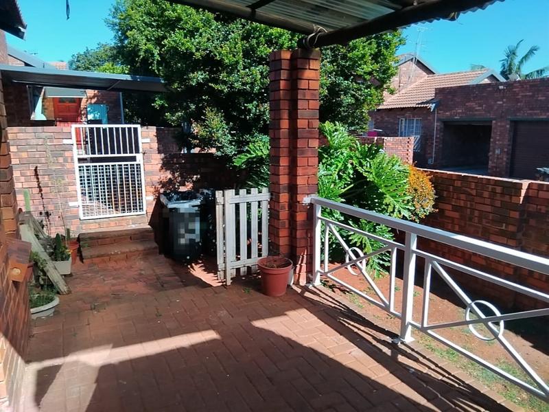 To Let 2 Bedroom Property for Rent in Weltevreden Park Gauteng