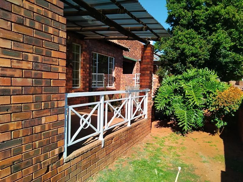 To Let 2 Bedroom Property for Rent in Weltevreden Park Gauteng
