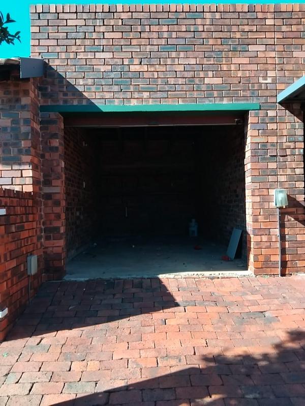 To Let 2 Bedroom Property for Rent in Weltevreden Park Gauteng