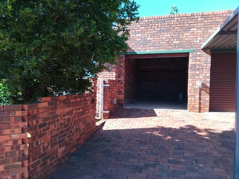 To Let 2 Bedroom Property for Rent in Weltevreden Park Gauteng