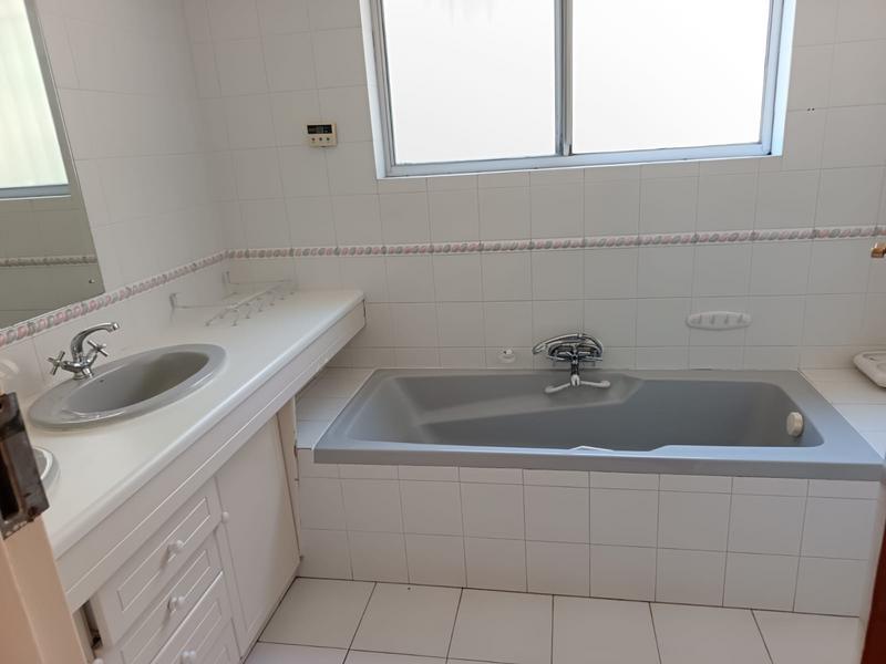 To Let 4 Bedroom Property for Rent in Little Falls Gauteng