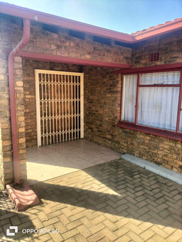 2 Bedroom Property for Sale in Meadowlands Gauteng
