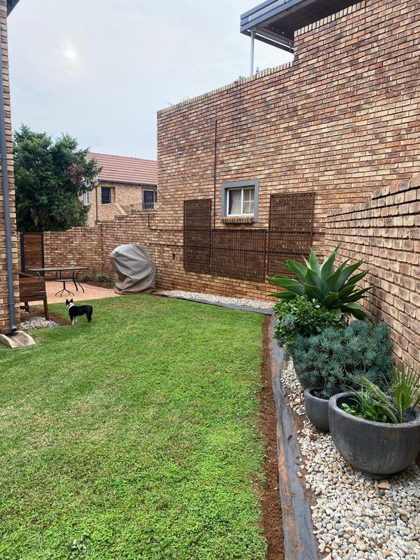 2 Bedroom Property for Sale in Die Hoewes Gauteng