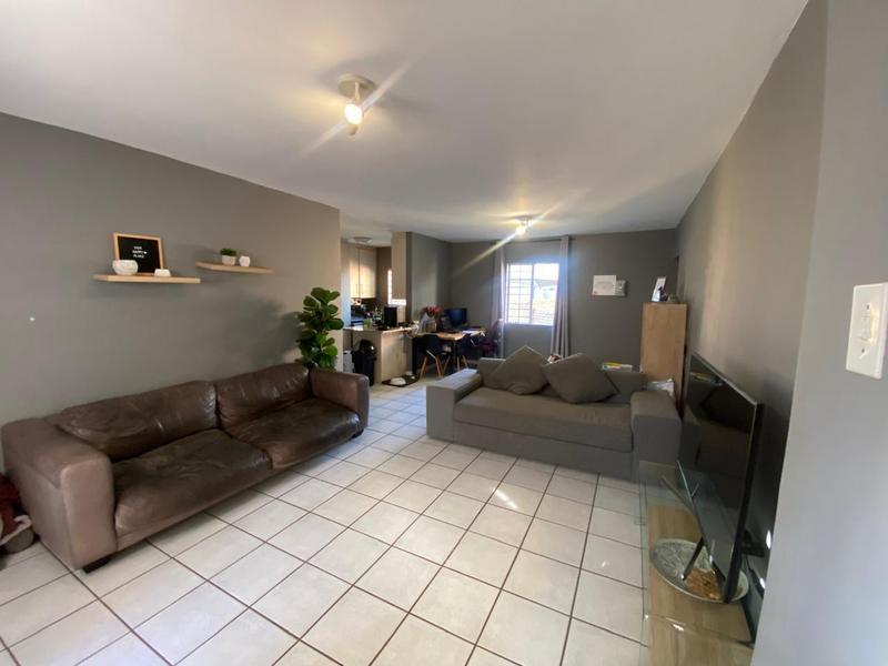 2 Bedroom Property for Sale in Die Hoewes Gauteng