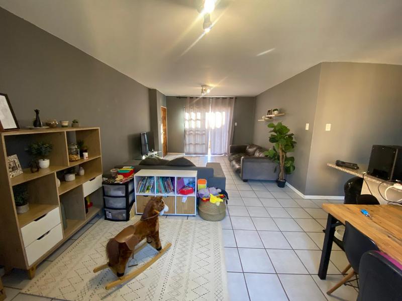 2 Bedroom Property for Sale in Die Hoewes Gauteng