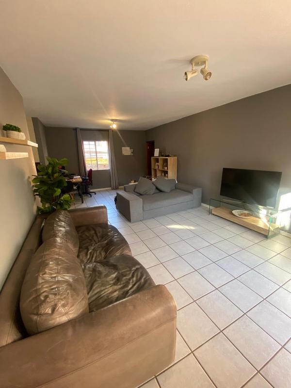 2 Bedroom Property for Sale in Die Hoewes Gauteng