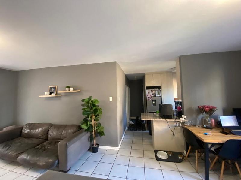 2 Bedroom Property for Sale in Die Hoewes Gauteng