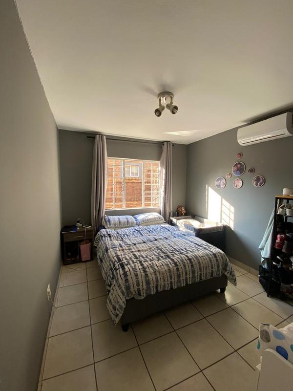 2 Bedroom Property for Sale in Die Hoewes Gauteng