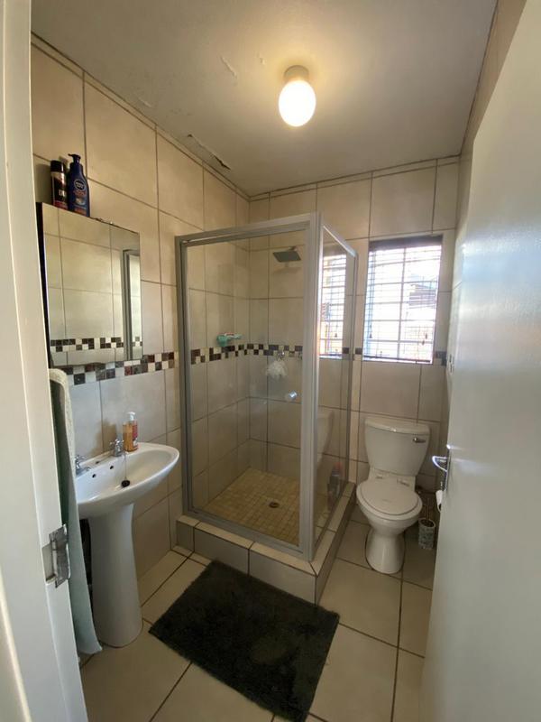 2 Bedroom Property for Sale in Die Hoewes Gauteng