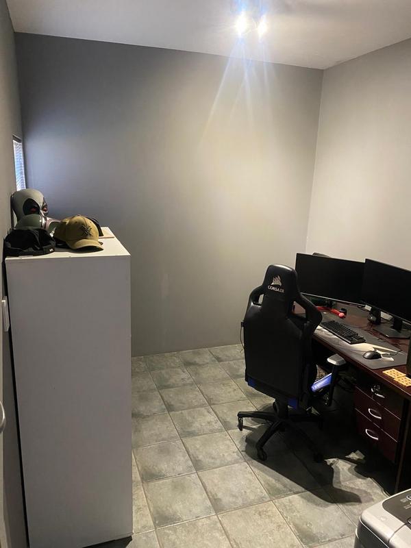 2 Bedroom Property for Sale in Die Hoewes Gauteng