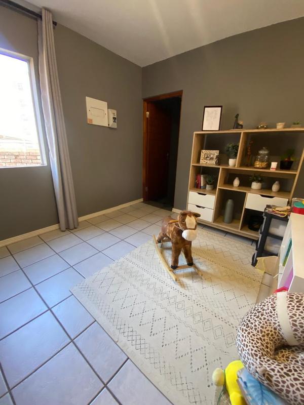 2 Bedroom Property for Sale in Die Hoewes Gauteng