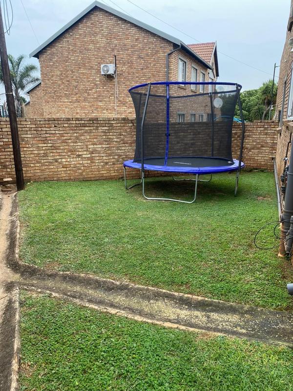 2 Bedroom Property for Sale in Die Hoewes Gauteng