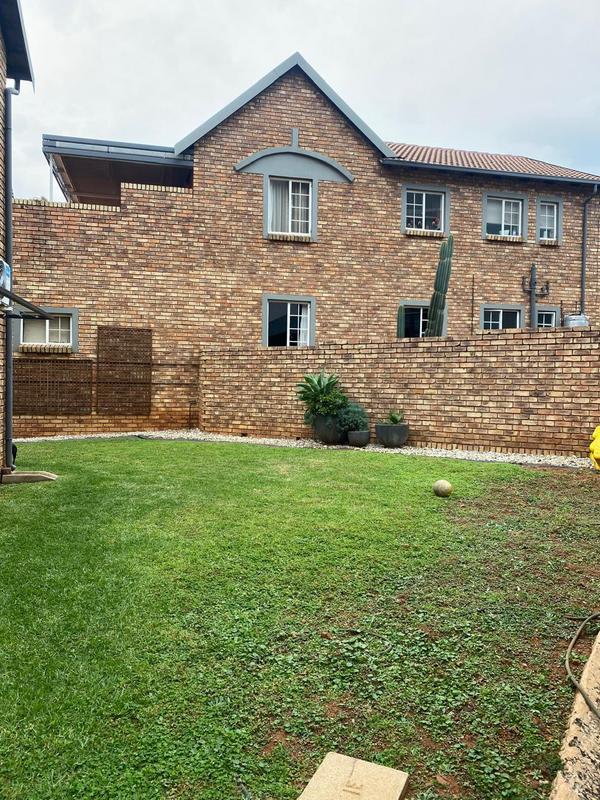 2 Bedroom Property for Sale in Die Hoewes Gauteng