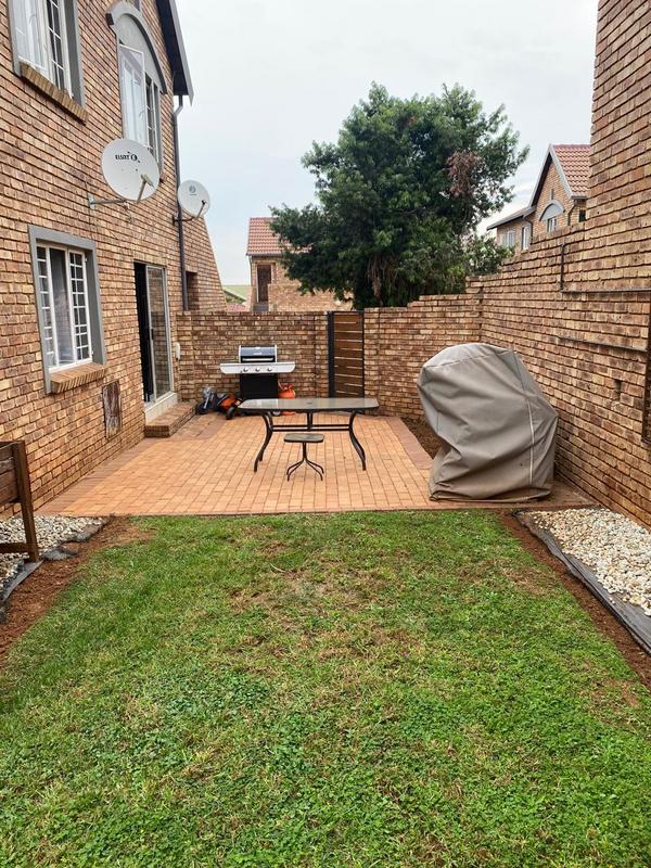 2 Bedroom Property for Sale in Die Hoewes Gauteng