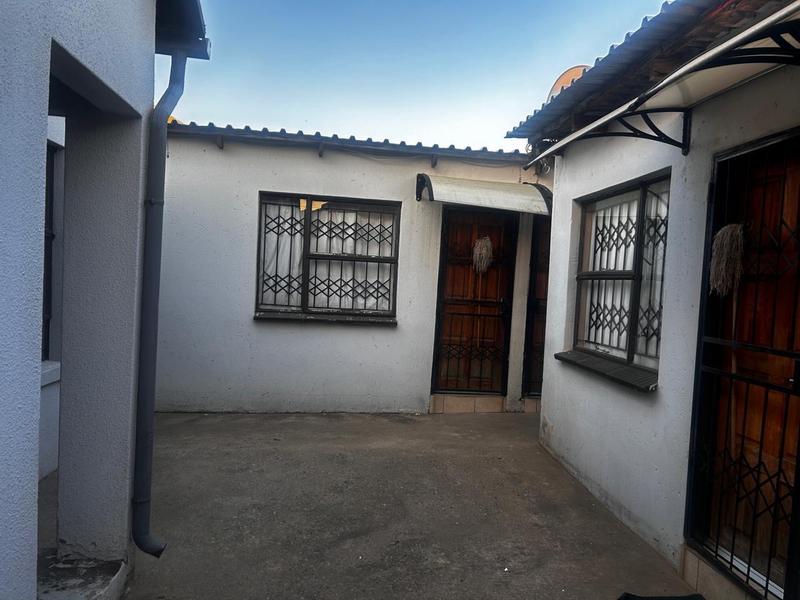 8 Bedroom Property for Sale in Birch Acres Gauteng