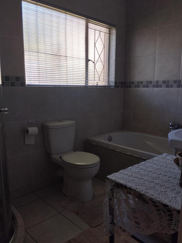 4 Bedroom Property for Sale in Hurlyvale Gauteng