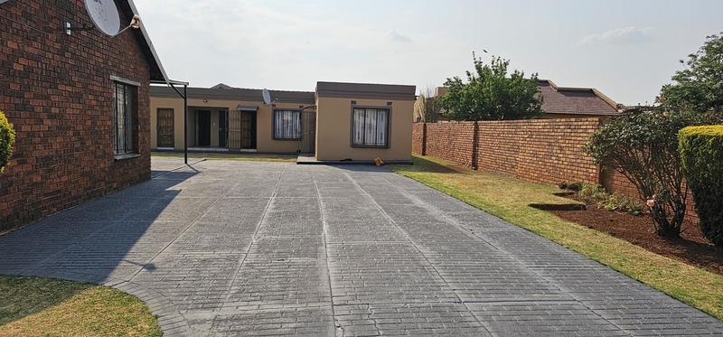 2 Bedroom Property for Sale in Dawn Park Gauteng