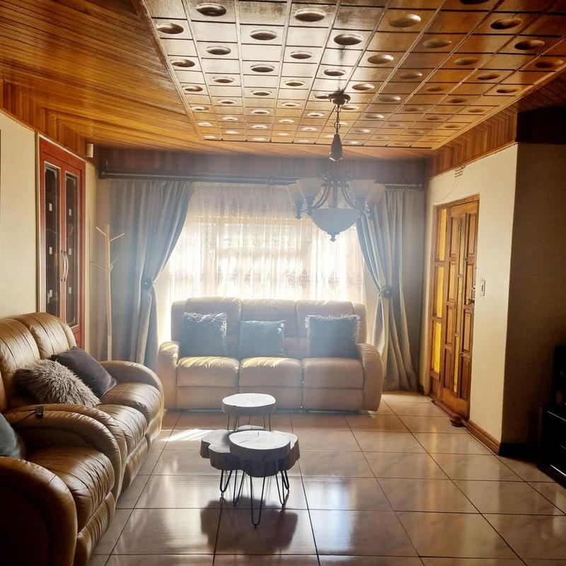 4 Bedroom Property for Sale in Diepkloof Gauteng