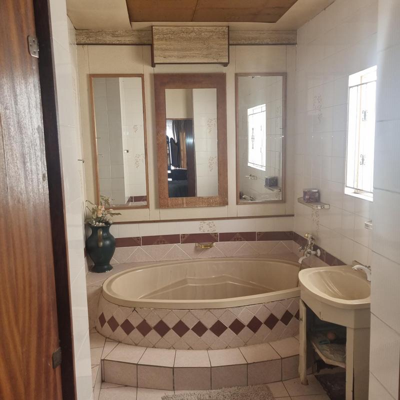 4 Bedroom Property for Sale in Diepkloof Gauteng
