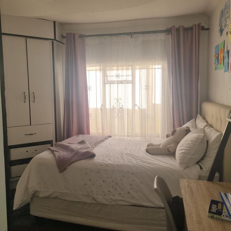 4 Bedroom Property for Sale in Diepkloof Gauteng