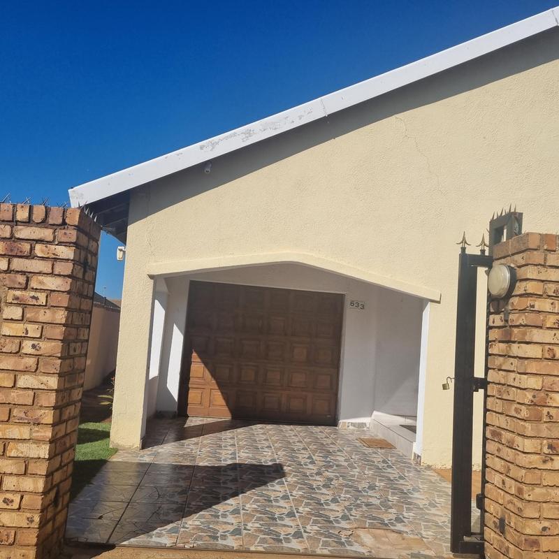 4 Bedroom Property for Sale in Diepkloof Gauteng