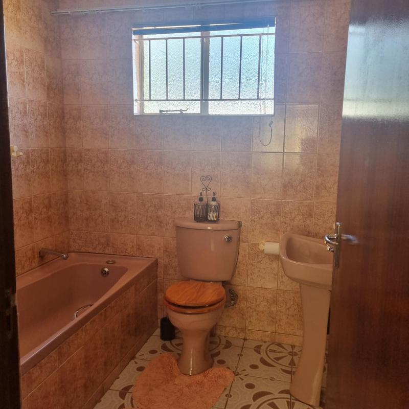 4 Bedroom Property for Sale in Diepkloof Gauteng