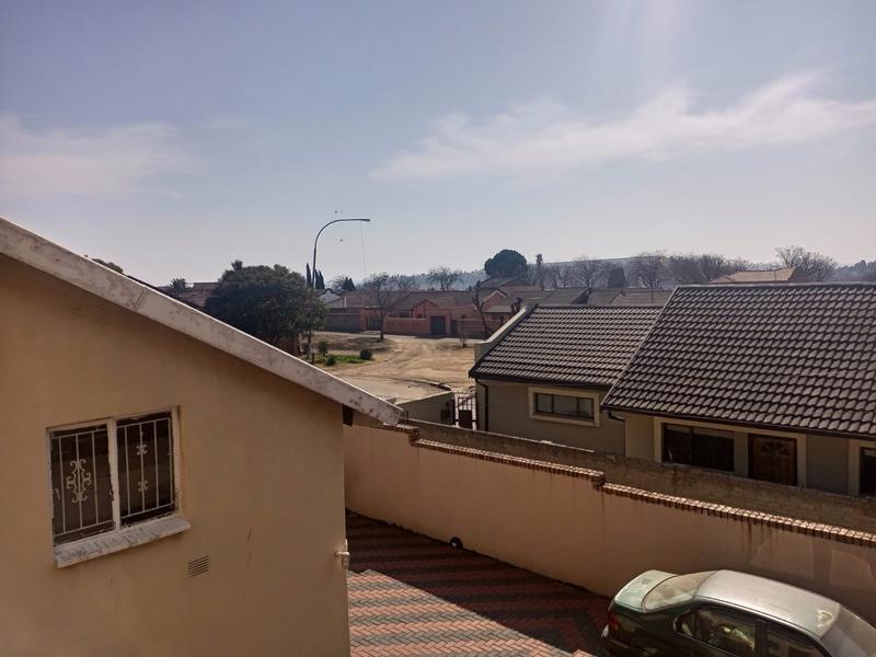 4 Bedroom Property for Sale in Diepkloof Gauteng