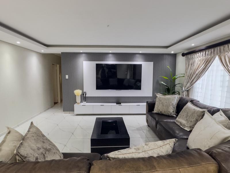 4 Bedroom Property for Sale in Alveda Park Gauteng