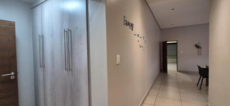 4 Bedroom Property for Sale in Midstream Ridge Gauteng