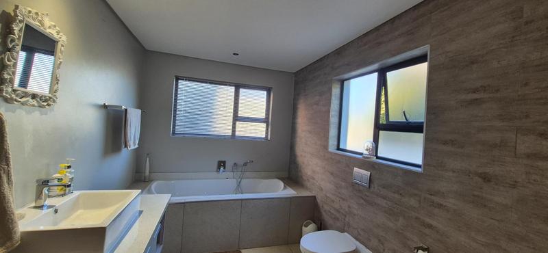 4 Bedroom Property for Sale in Midstream Ridge Gauteng
